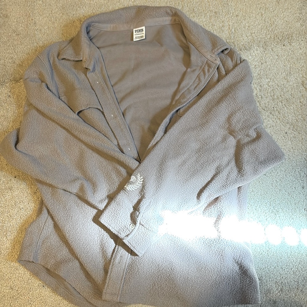 Oversized shirt/jacket
SZ:XXL
Gently used